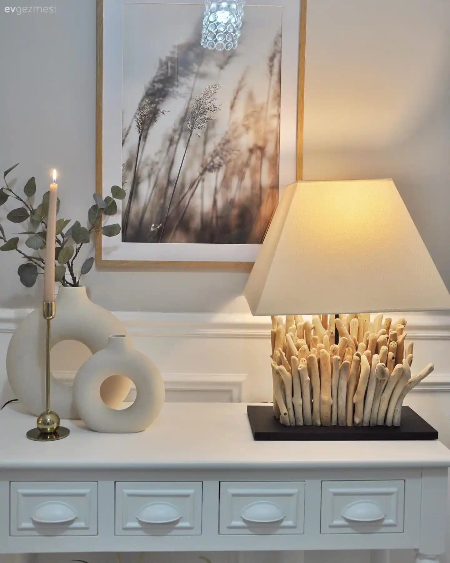 Fonksiyonel Ev Abajurları ve Aydınlatmadaki Rolü: Modern Tasarımlar ve Teknolojik Gelişmeler