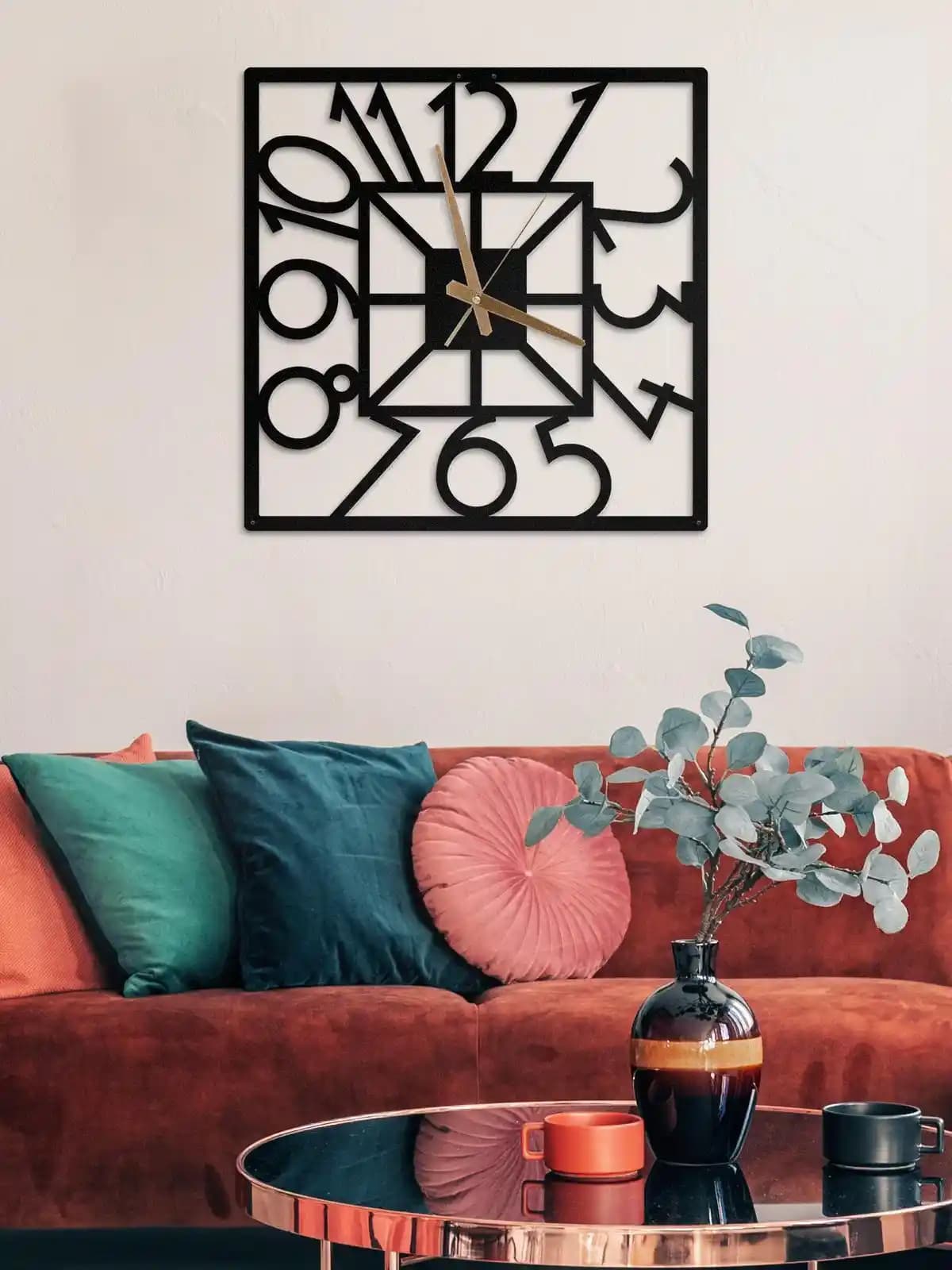 Fonksiyonel ve Dekoratif Duvar Saatleri ile Mekânlara Şıklık ve İşlevsellik Katın