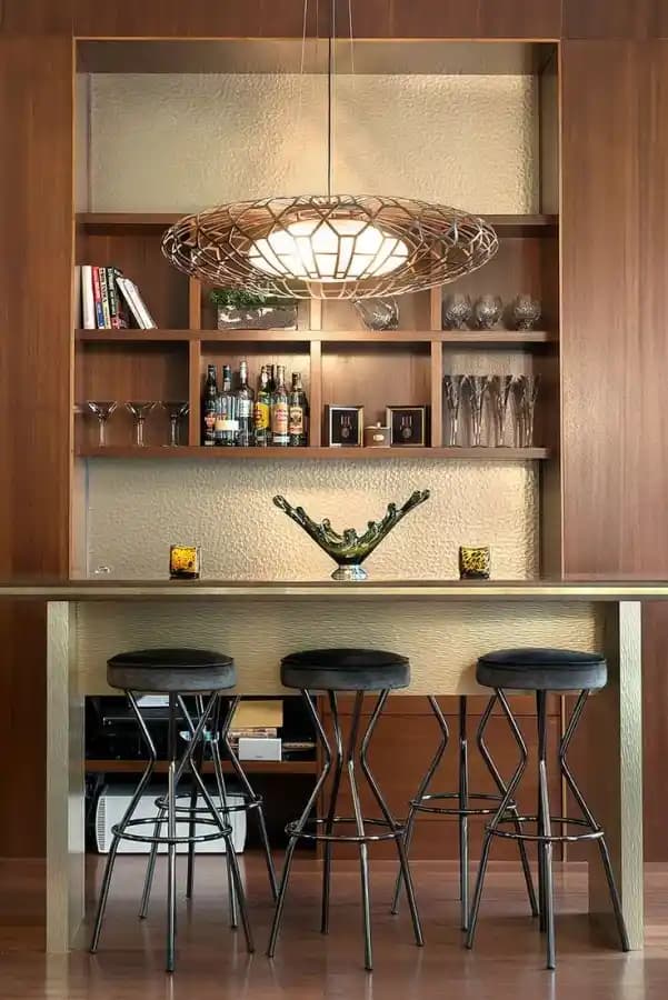Fonksiyonel ve Şık Bar Setleri ile Dekorasyonunuzu Zenginleştirin