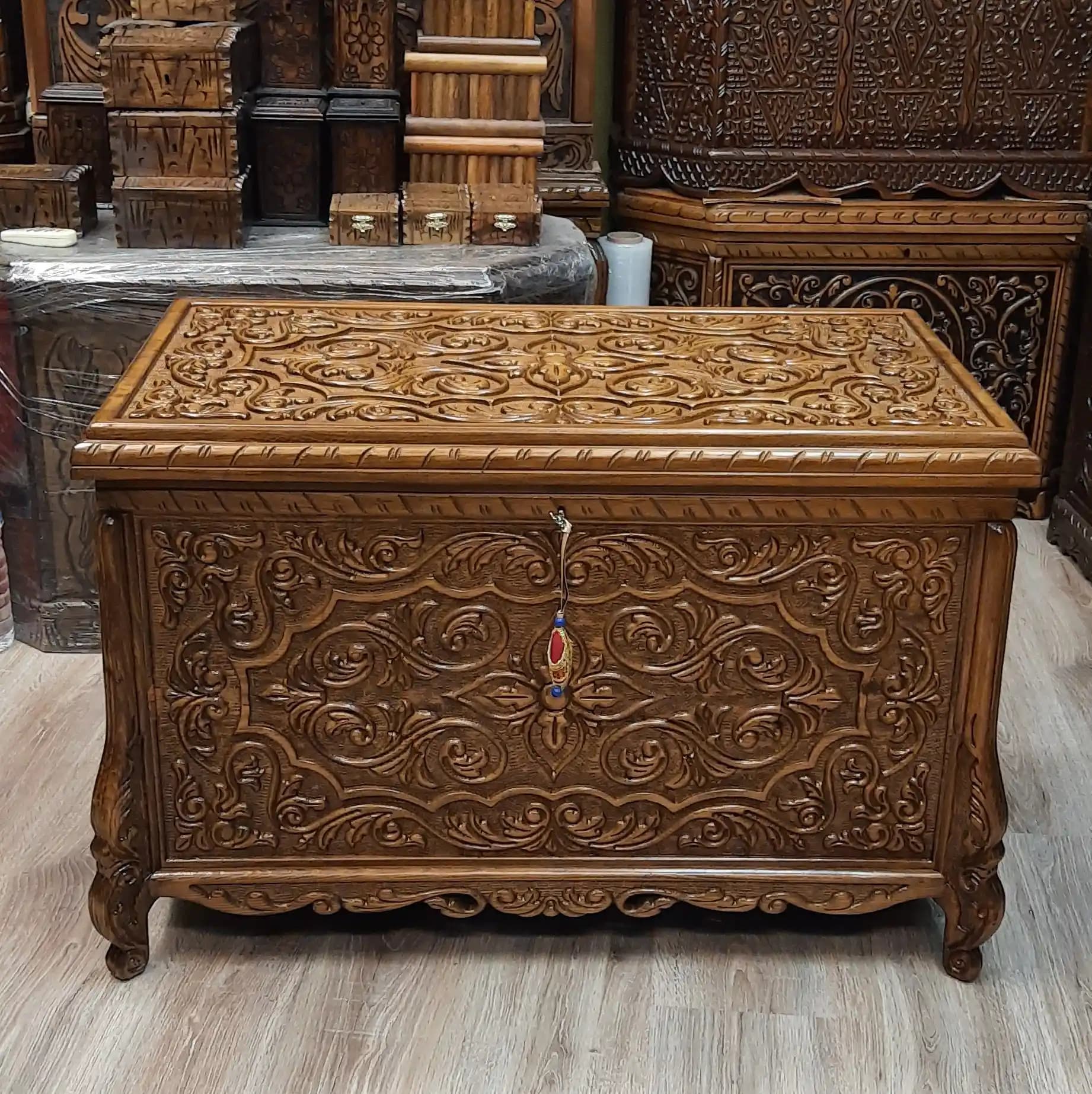 Geleneksel Ahşap Çeyiz Sandıkları: Estetik ve Fonksiyonelliğin Buluşması