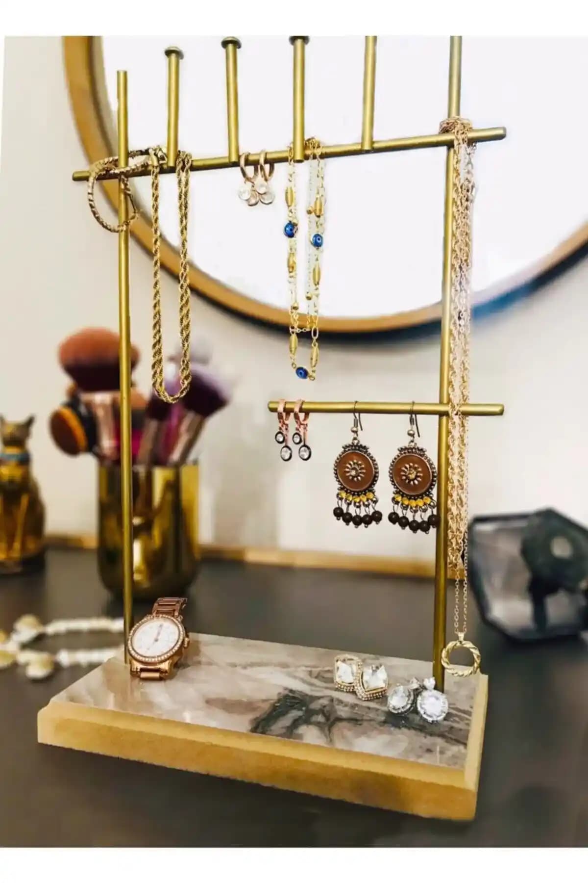 Gold Takı Standları: Estetik ve İşlevsel Takı Düzenleme Çözümleri