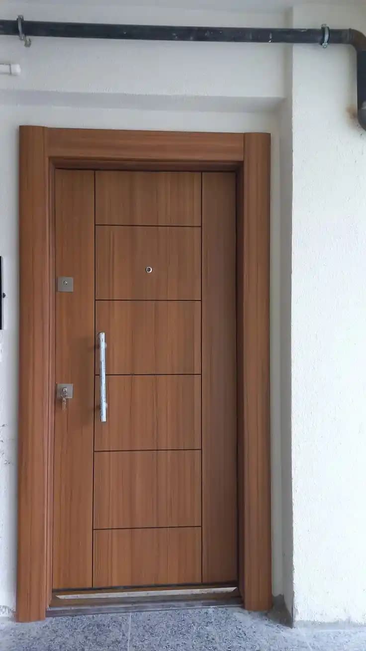 Güvenlikli Çelik Kapılar ve Ahşap Kaplama Detayları: Estetik ve Güvenliğin Buluşması