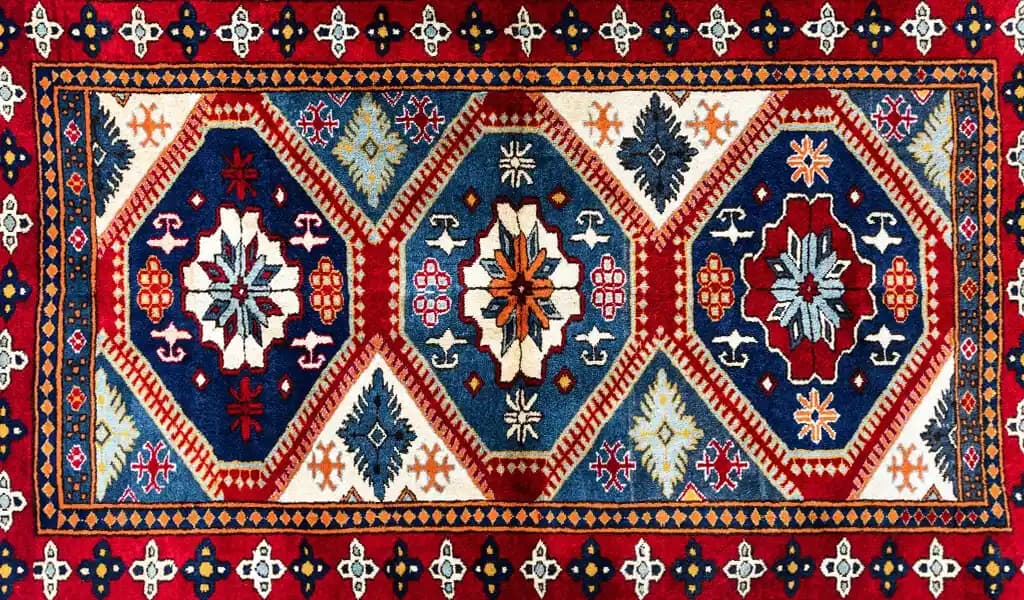 Halı ve Kilim Motifleri: Estetik ve Fonksiyonelliğin Modern İç Mekandaki Rolü