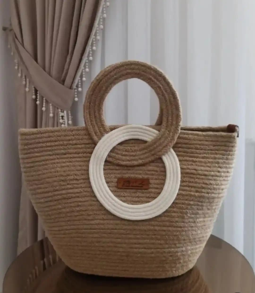 Hasır Çanta ve Doğal Dekorasyon Fikirleri: Sürdürülebilir ve Şık Mekanlar Yaratın