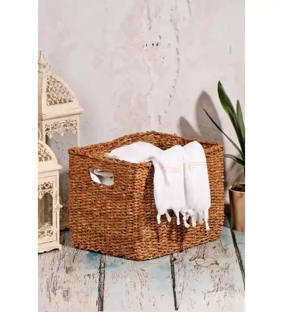 Hasır Sepet Dekorasyonu: Doğal ve Pratik Ev Dekorasyonunda Kullanım İpuçları