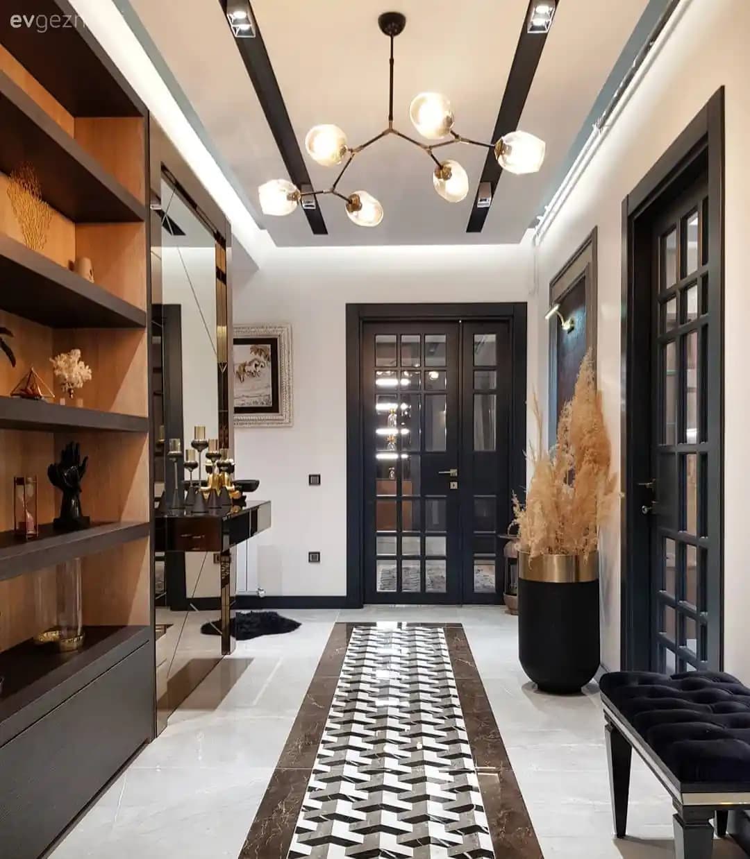 Hol Duvar Aksesuarları ile Giriş Alanlarını Şık ve Fonksiyonel Şekilde Dekore Etme Yöntemleri