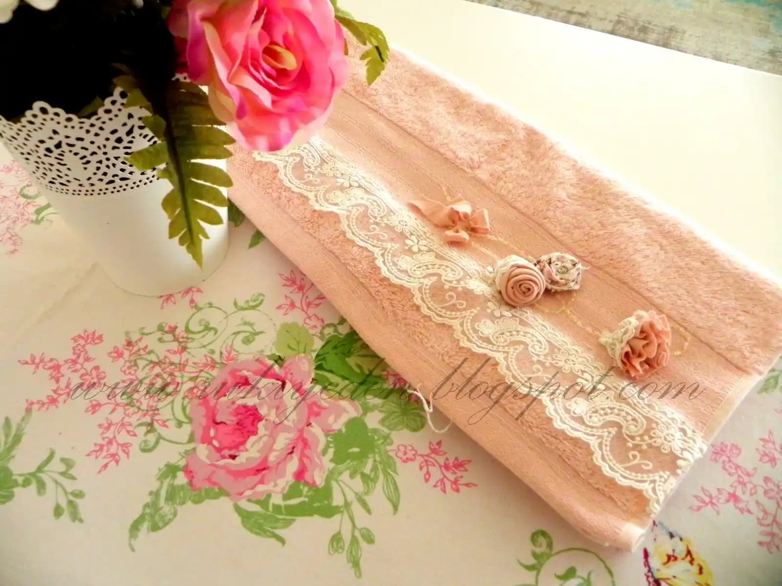 İngiliz Tarzı Havlu Sepetleri: Şıklık ve Fonksiyonelliğin Modern Dekorasyondaki Yeri