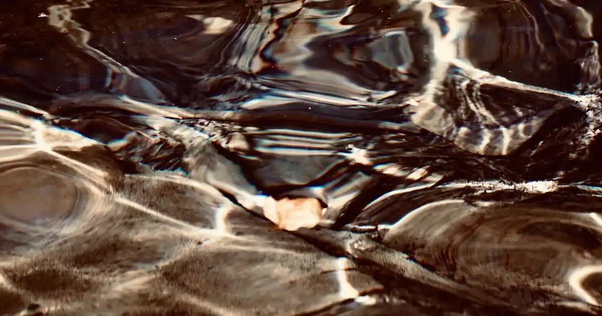 İngiliz Tarzı Su Takımlarıyla Dekorasyon Uygulamaları ve Stil Seçenekleri