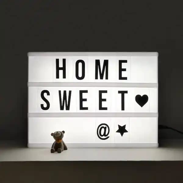 Işıklı Harfli Pano Dekorasyonu ile Mekânlara Modern ve Çekici Bir Dokunuş