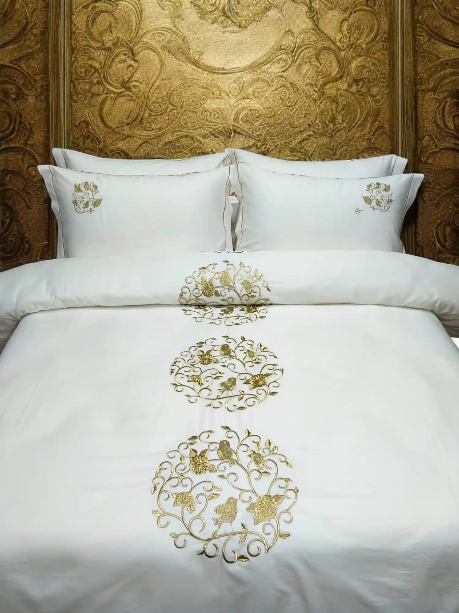 İşlemeli Nevresim Takımları ile Yatak Odasında Zarafet ve Şıklık Yaratın