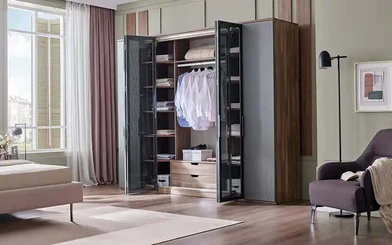 İşlevsel Dolap Aksesuarları ve Dekorasyon Trendleri: Fonksiyonellik ve Estetiğin Buluşması