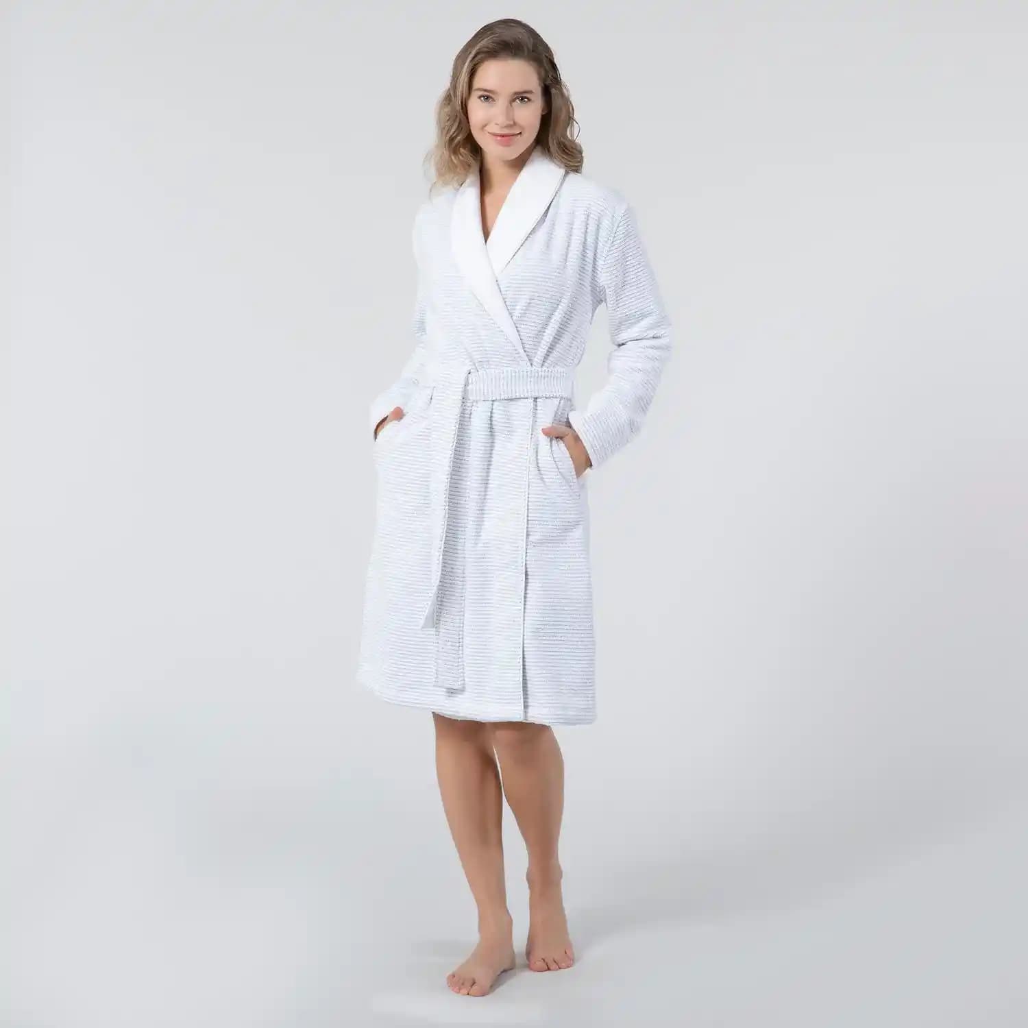 Kadınlar İçin Konfor ve Kalite Odaklı Bornoz Seçenekleri ve Tasarım Özellikleri