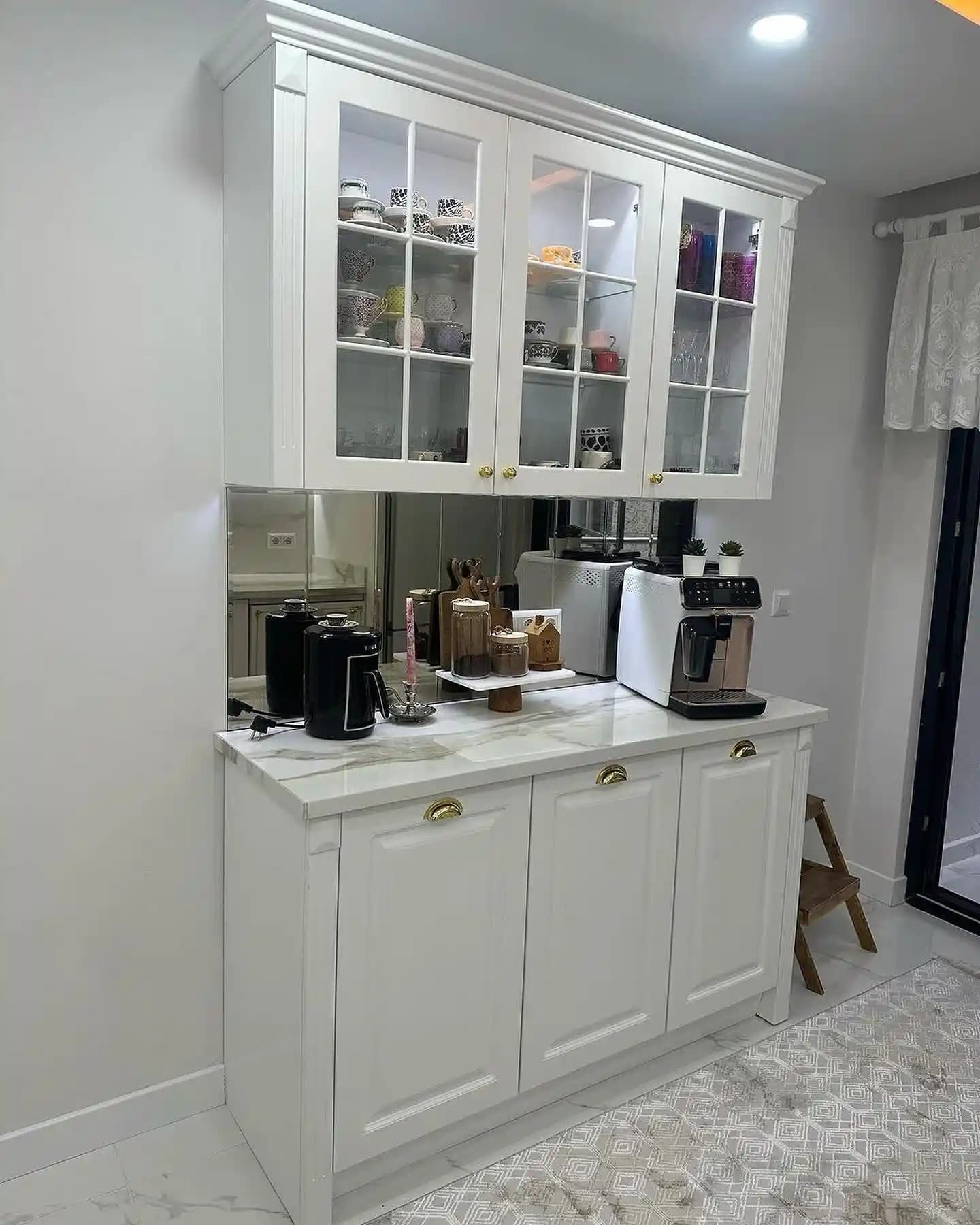 Kahvaltı Dolaplarının Yerleşimi ve Dekorasyonunda Dikkat Edilmesi Gerekenler