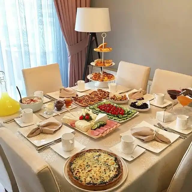 Kahvaltı Takımı ve Masa Süsleme İpuçları: Şık ve İşlevsel Masa Düzeni Oluşturma Rehberi