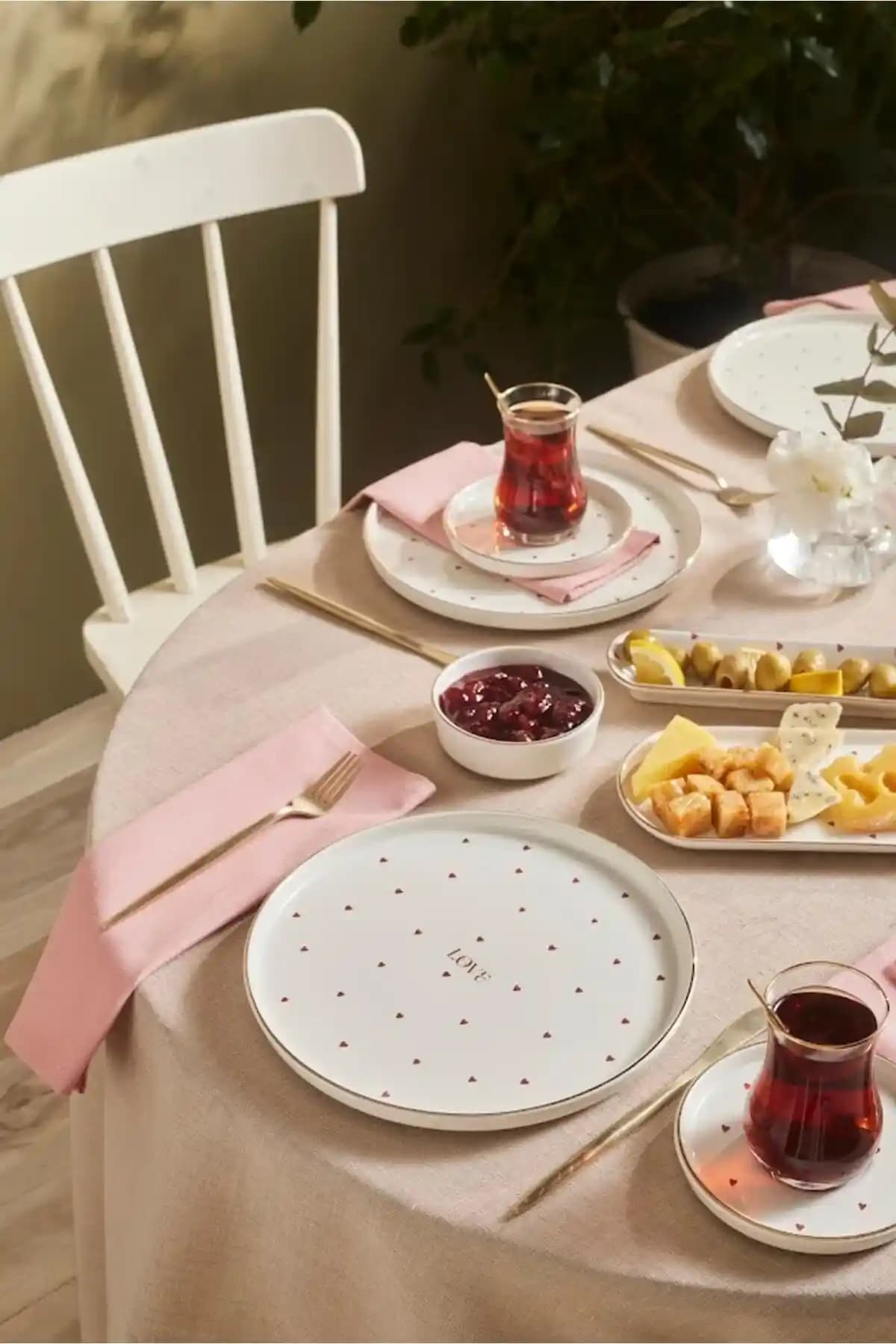 Kahvaltı Takımları ve Ev Dekorasyonuna Uygun Seçenekler Hakkında Kapsamlı Rehber