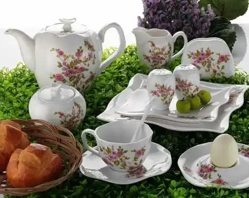 Kahvaltı Takımları ve Ev Dekorasyonunda Uyum Sağlayan Seçenekler