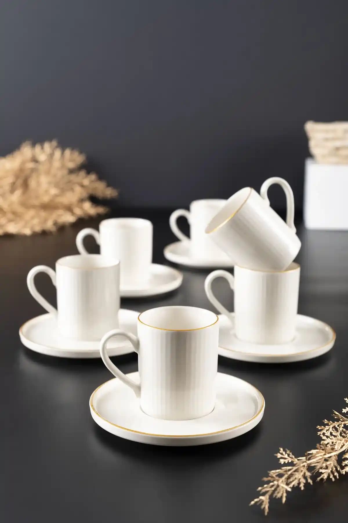 Kahve Fincan Takımları ile Ev Dekorasyonunda Zarif ve Şık Dokunuşlar