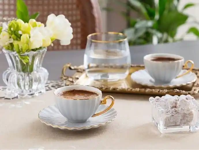 Kahve Fincanlarıyla Ev Dekorasyonunu Zenginleştirme ve Şıklık Katma Yöntemleri