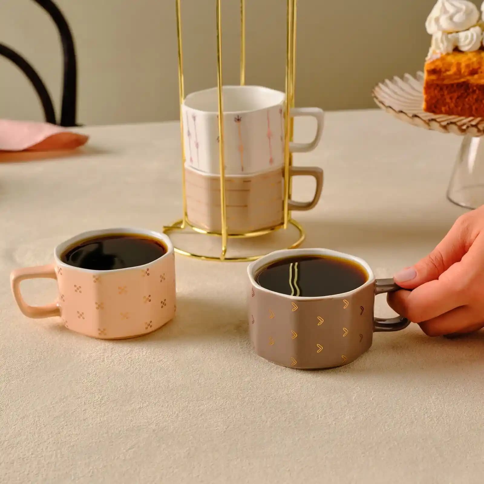 Karaca Düzenli Kupalar: Estetik ve İşlevselliğin Birleştiği Modern Tasarımlar