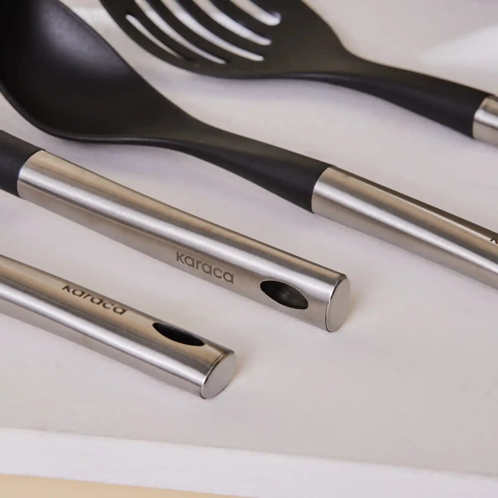 Karaca Mutfak Setleri: Modern Tasarım ve Fonksiyonelliğin Buluşması