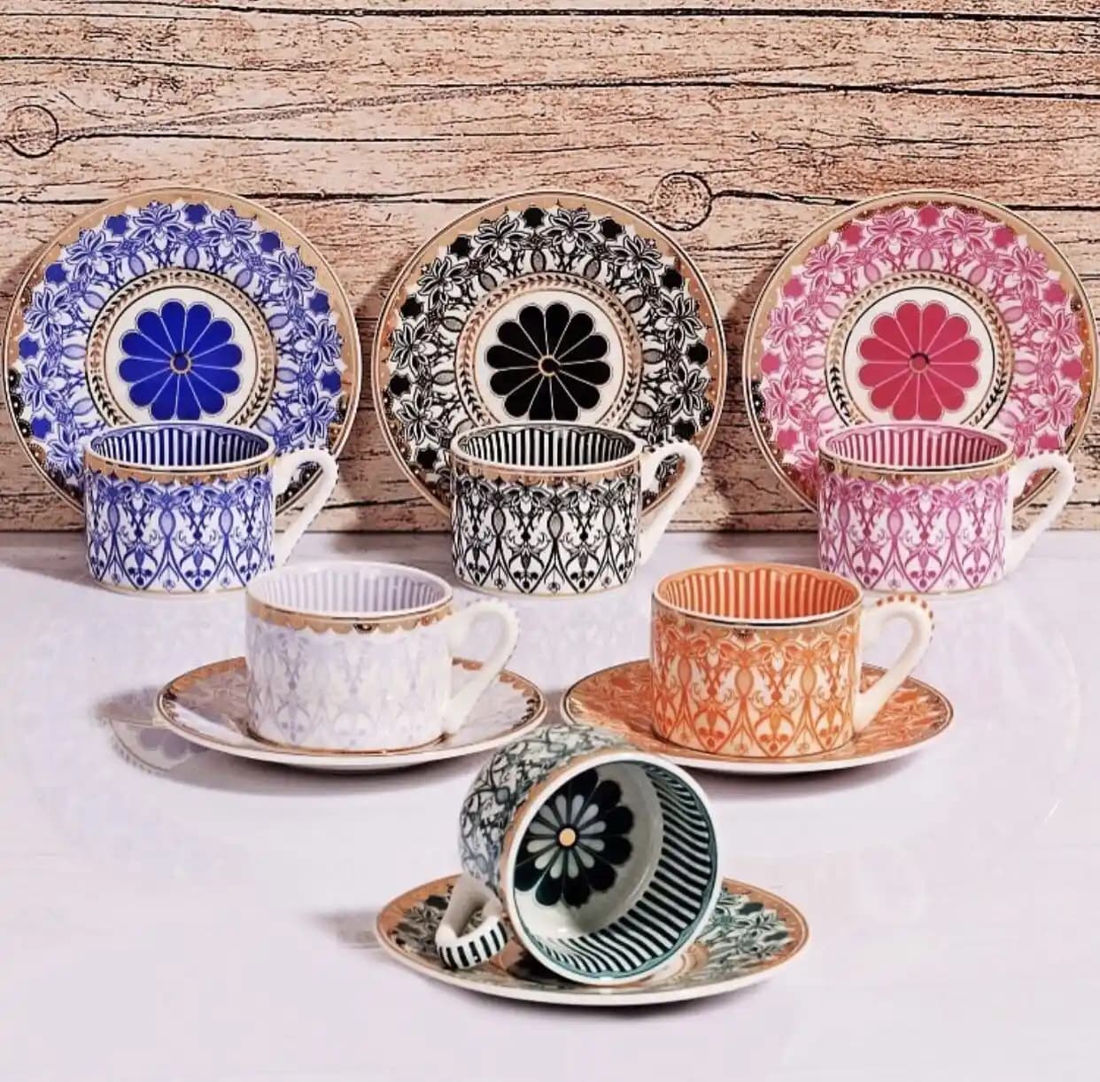 Kıbrıs Desenli Kahve Fincanları Setleri: Estetik ve Fonksiyonelliğin Bir Arada Sunumu