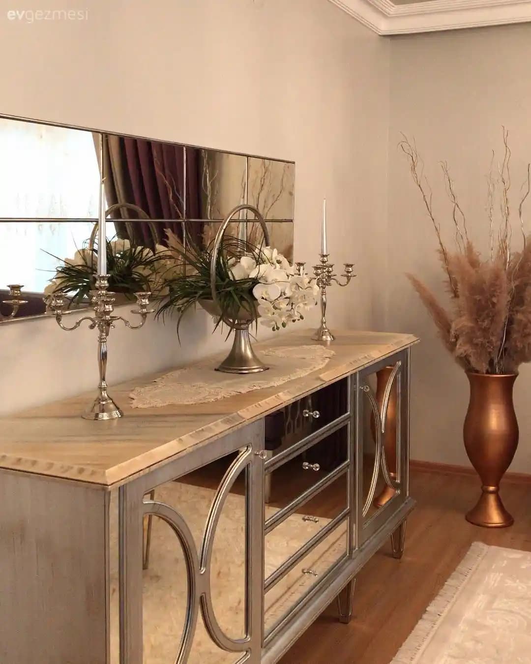 Klasik ve Modern Dekorasyon Konsolu Seçenekleri İçin Kapsamlı Rehber