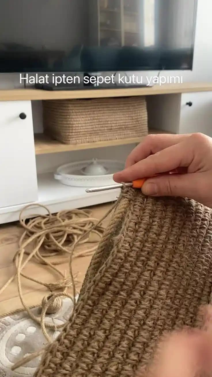 Küçük Örgü Hasır Sepetler: Estetik ve Pratik Çözümlerle Ev ve Ofis Düzeni