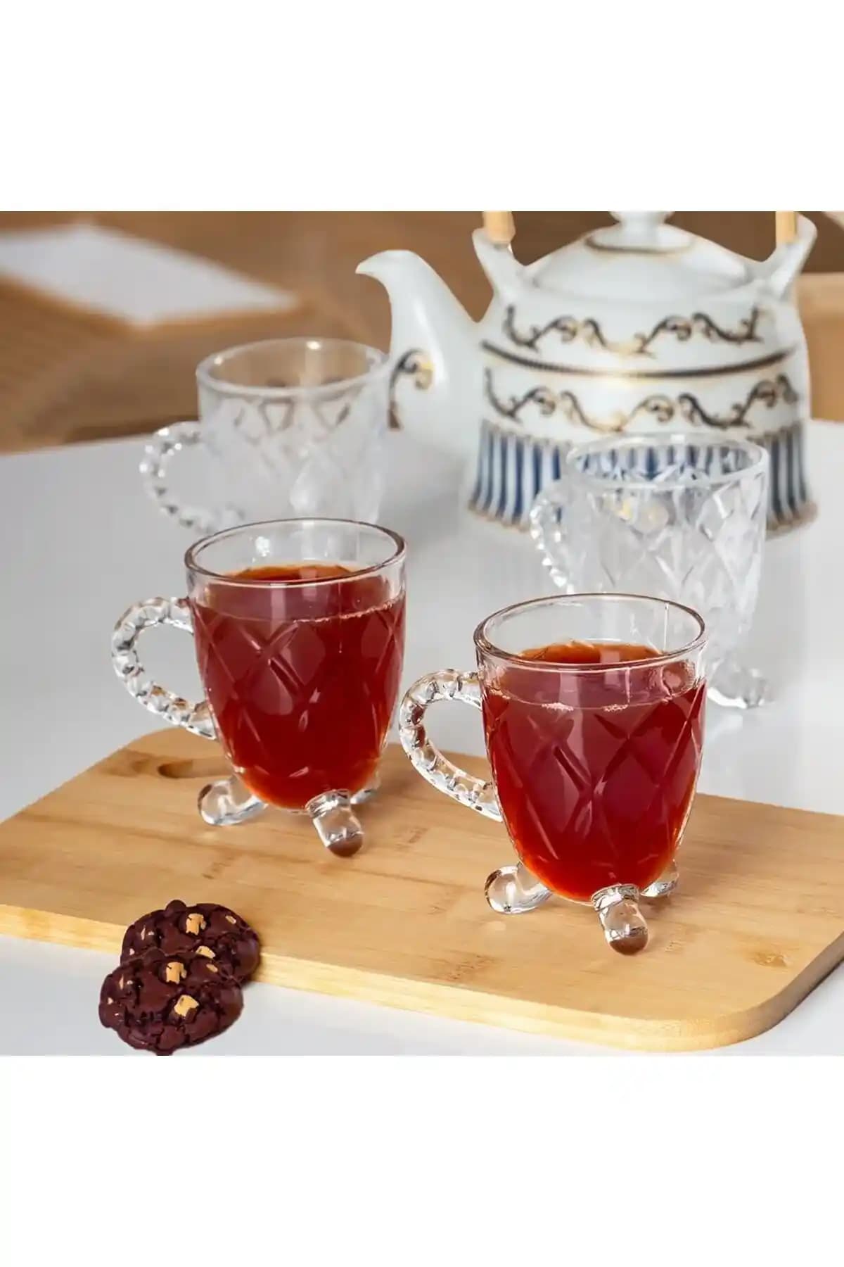 Kulplu Cam Çay Bardaklarının Tasarım ve Fonksiyonellik Özellikleri