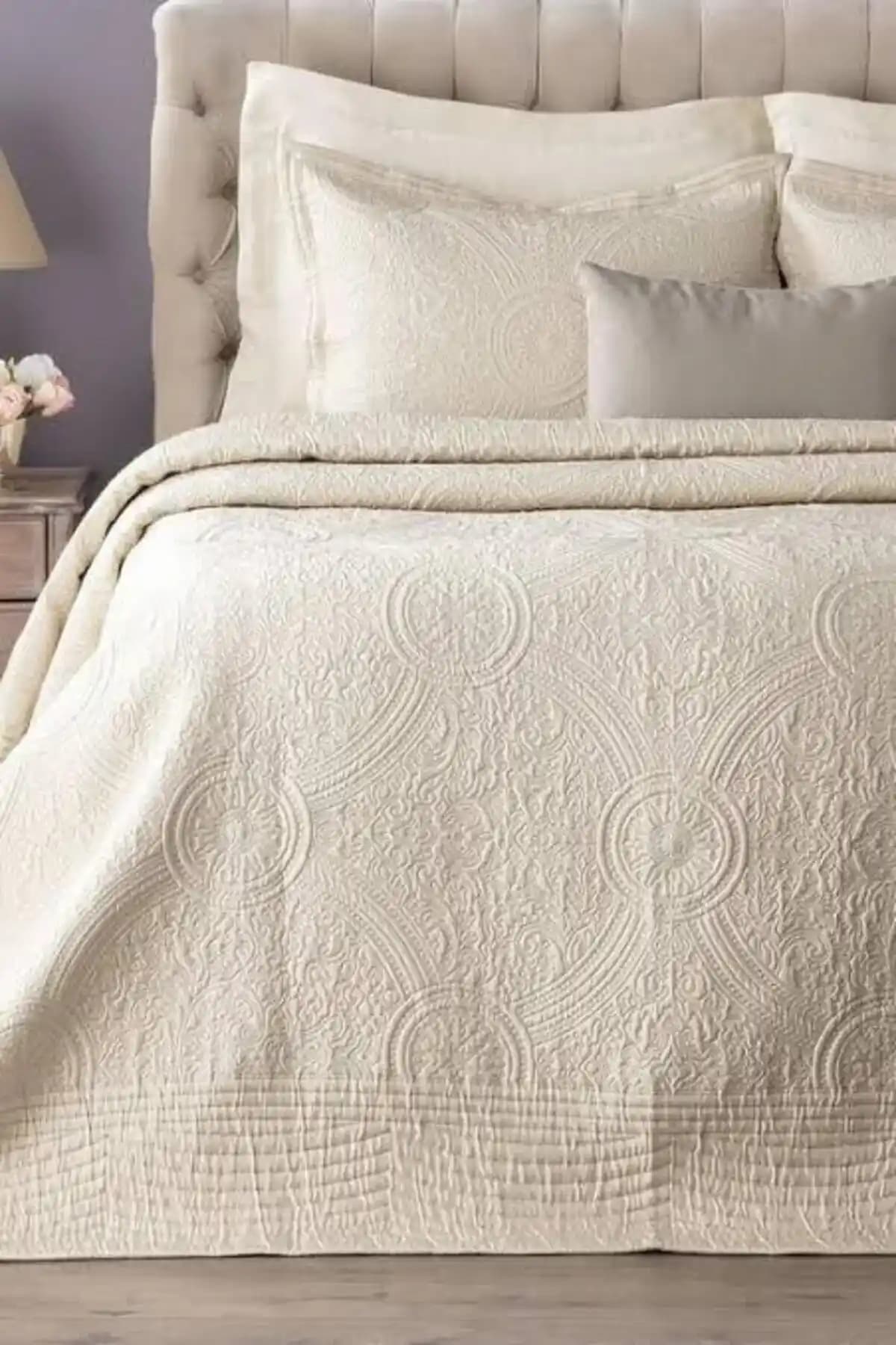 Madame Coco Yatak Örtüleri: Dayanıklılık ve Şıklığın Modern Tasarımlarla Buluşması