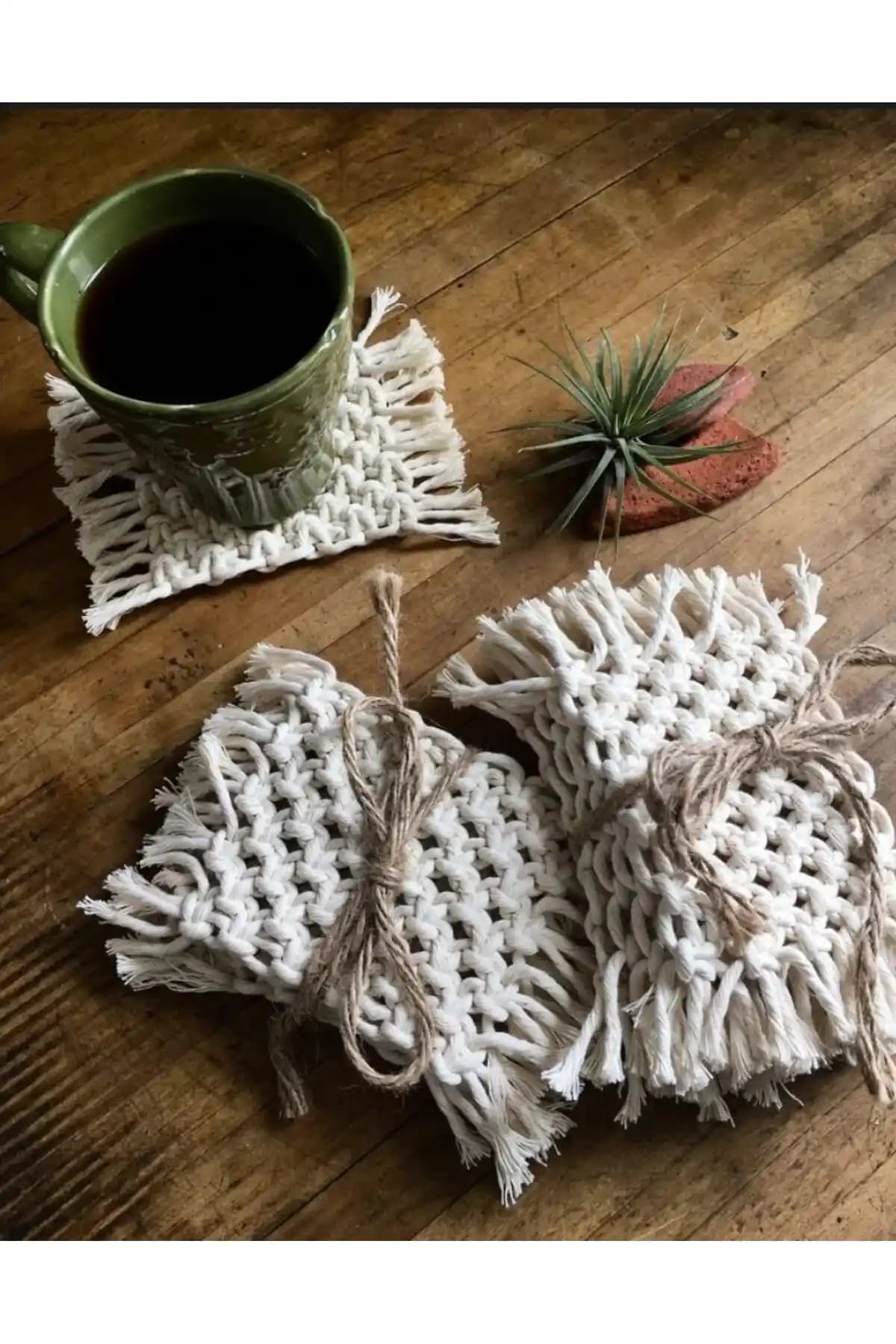 Makrome Mumluk ve Bardak Altlığı: Estetik ve Fonksiyonelliğin Buluşması