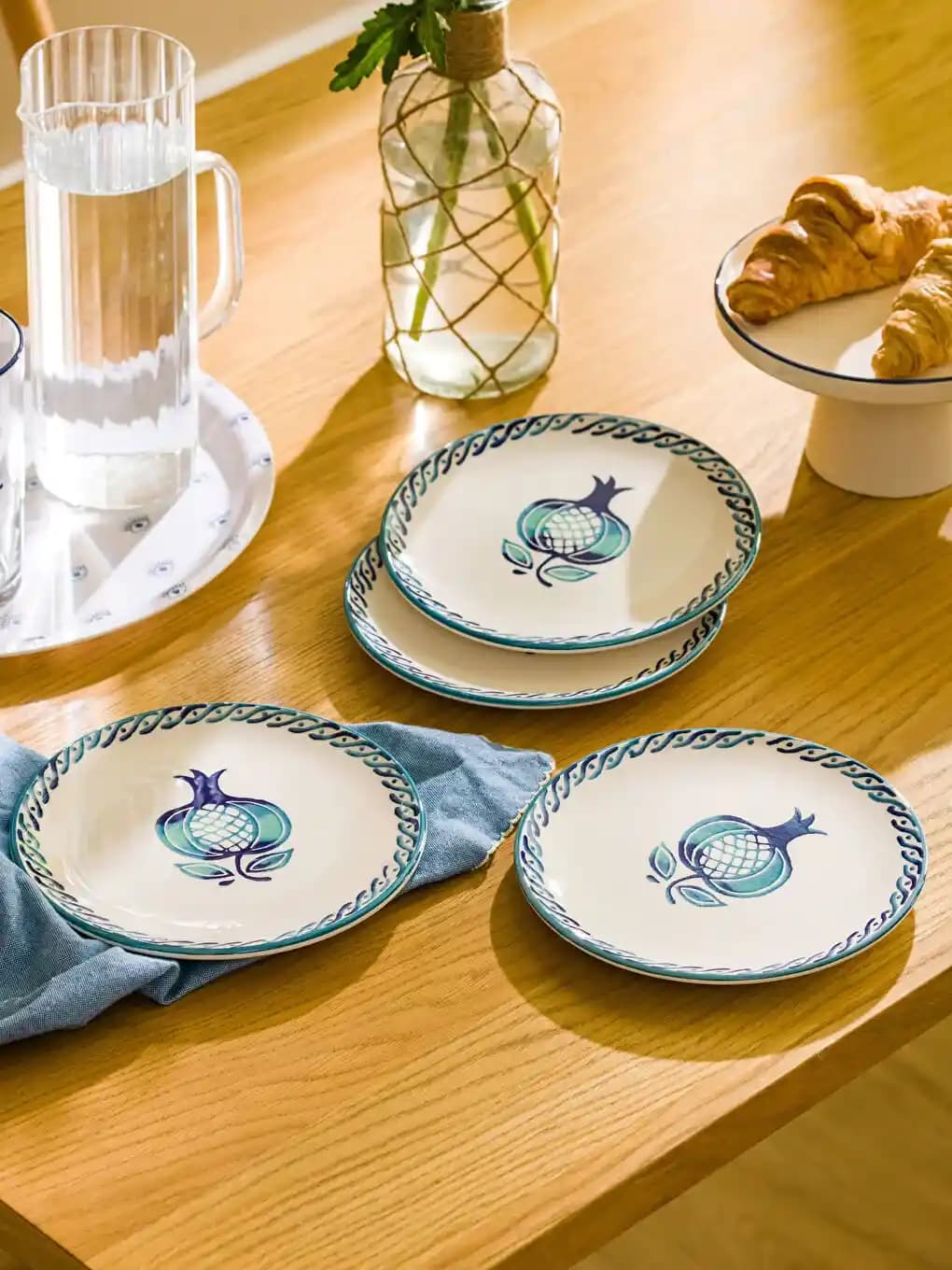 Mavi Pasta Tabağı Dekorasyonunda Estetik ve Fonksiyonellik: Modern ve Şık Sunumlar İçin Rehber