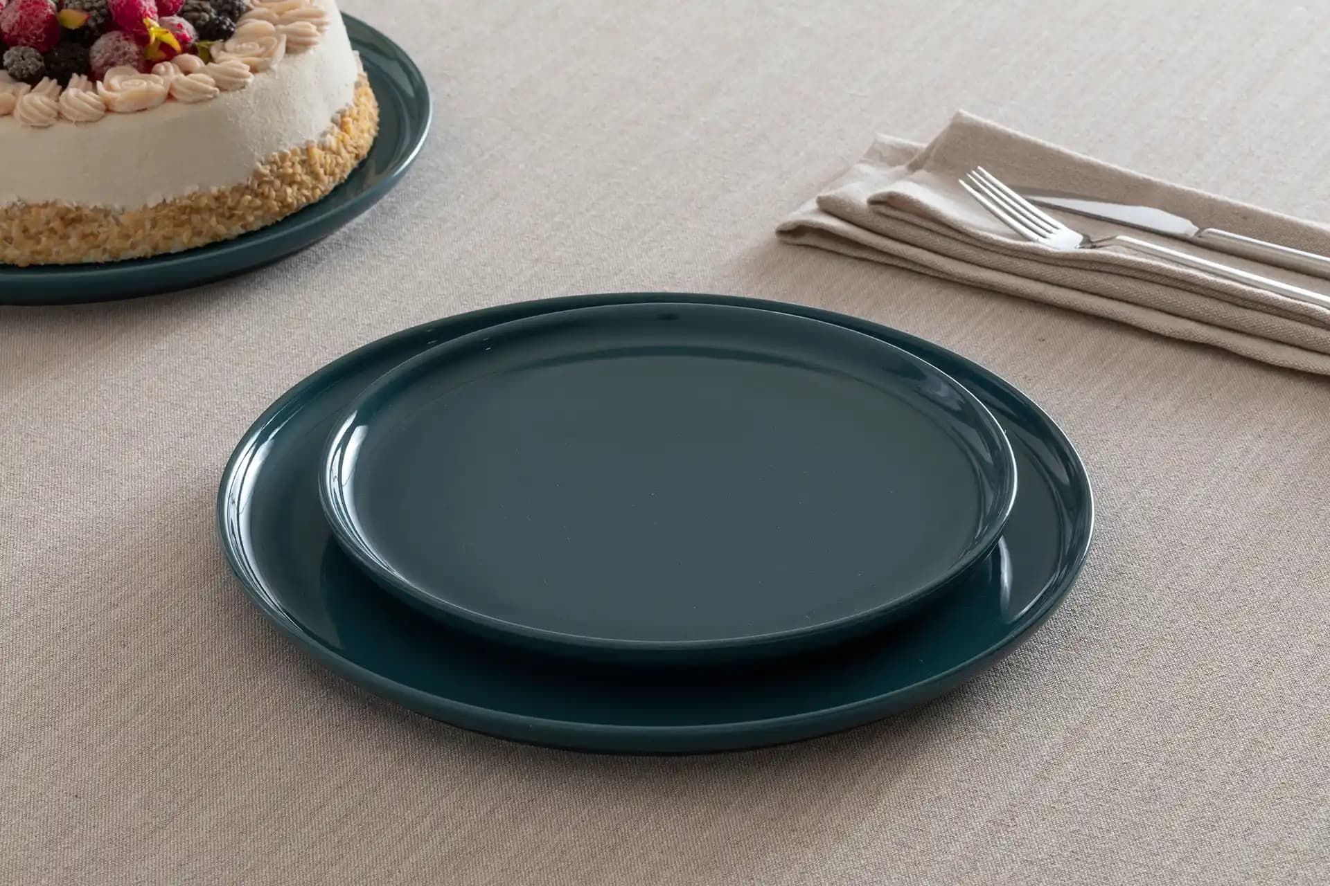 Mavi Pasta Tabağı Tasarımı ve Dekorasyon İpuçlarıyla Sofralarınıza Zarafet Katın