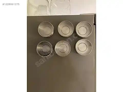 Mıknatıslı Baharatlıklar: Modern Mutfaklarda Alan Tasarrufu ve Düzen Sağlayan Çözümler