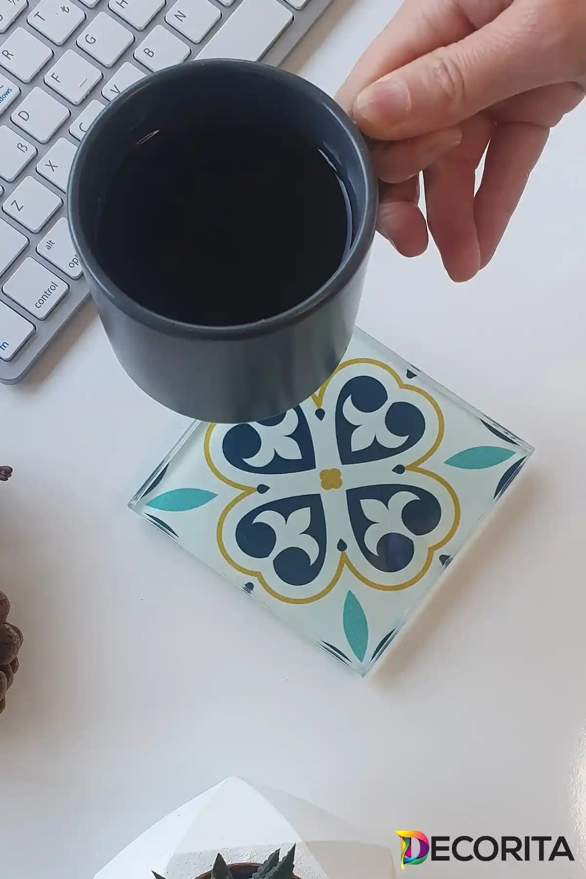 Modern Dekorasyona Uygun Cam Bardak Altlıkları: Şıklık ve Fonksiyonellik Bir Arada