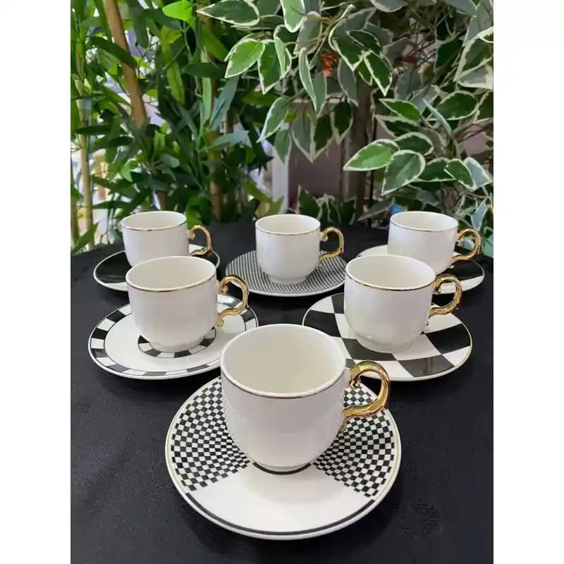 Modern Dekorasyonda Kahve Fincanlarının Tasarımı ve Dekoratif Kullanımı