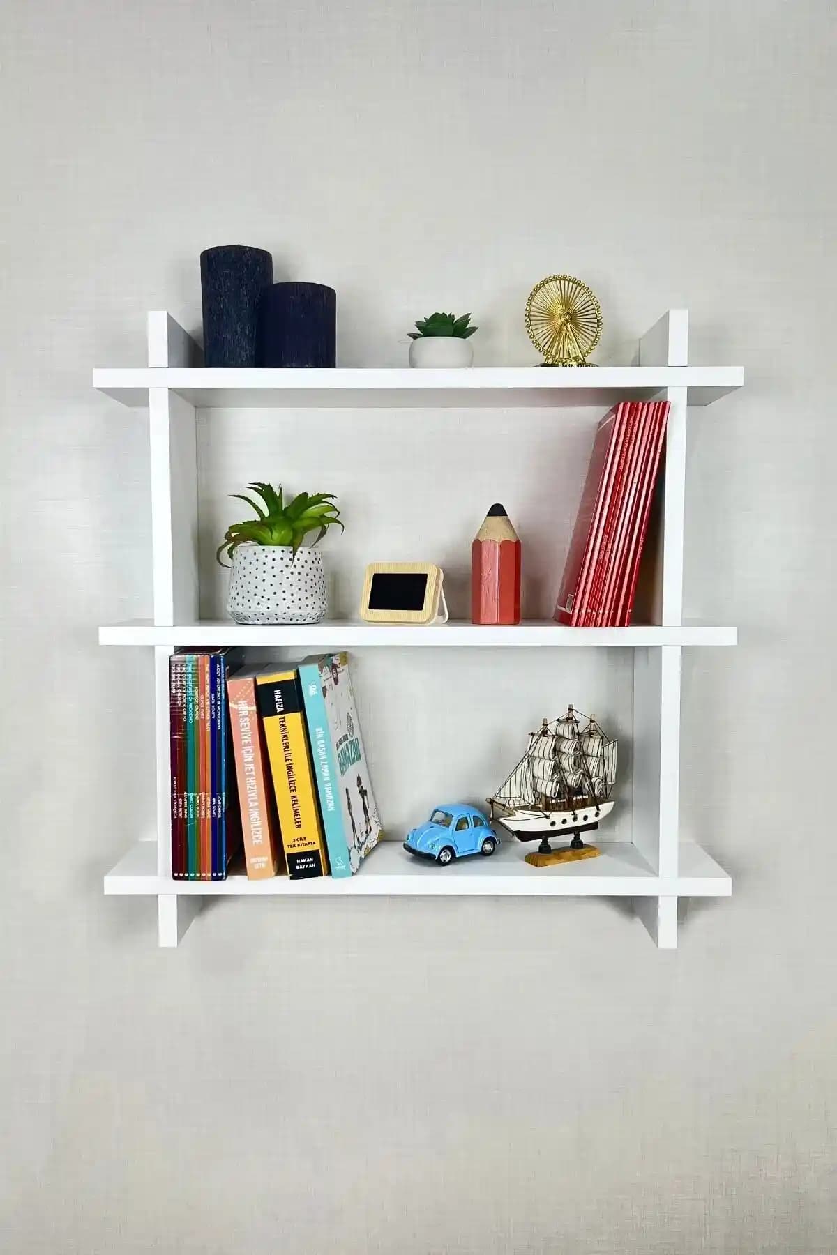 Modern duvara monte kitaplık tasarımlarıyla alanı verimli kullanma ve estetiği artırma