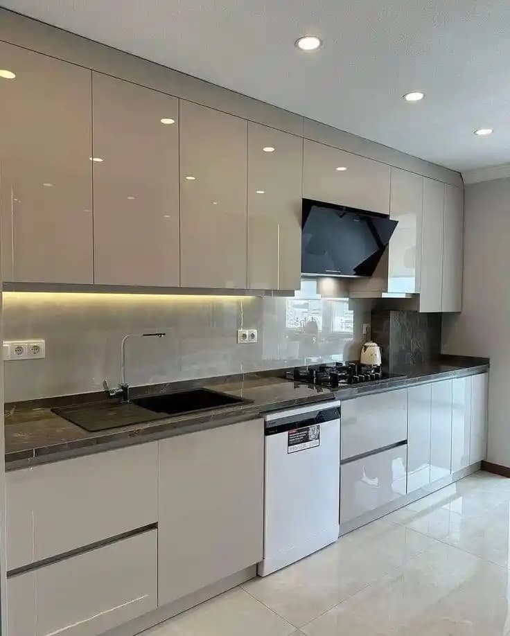 Modern Mutfağın İşlevsellik ve Estetik Çözümleri: Tasarım, Malzeme ve Teknoloji Yaklaşımları