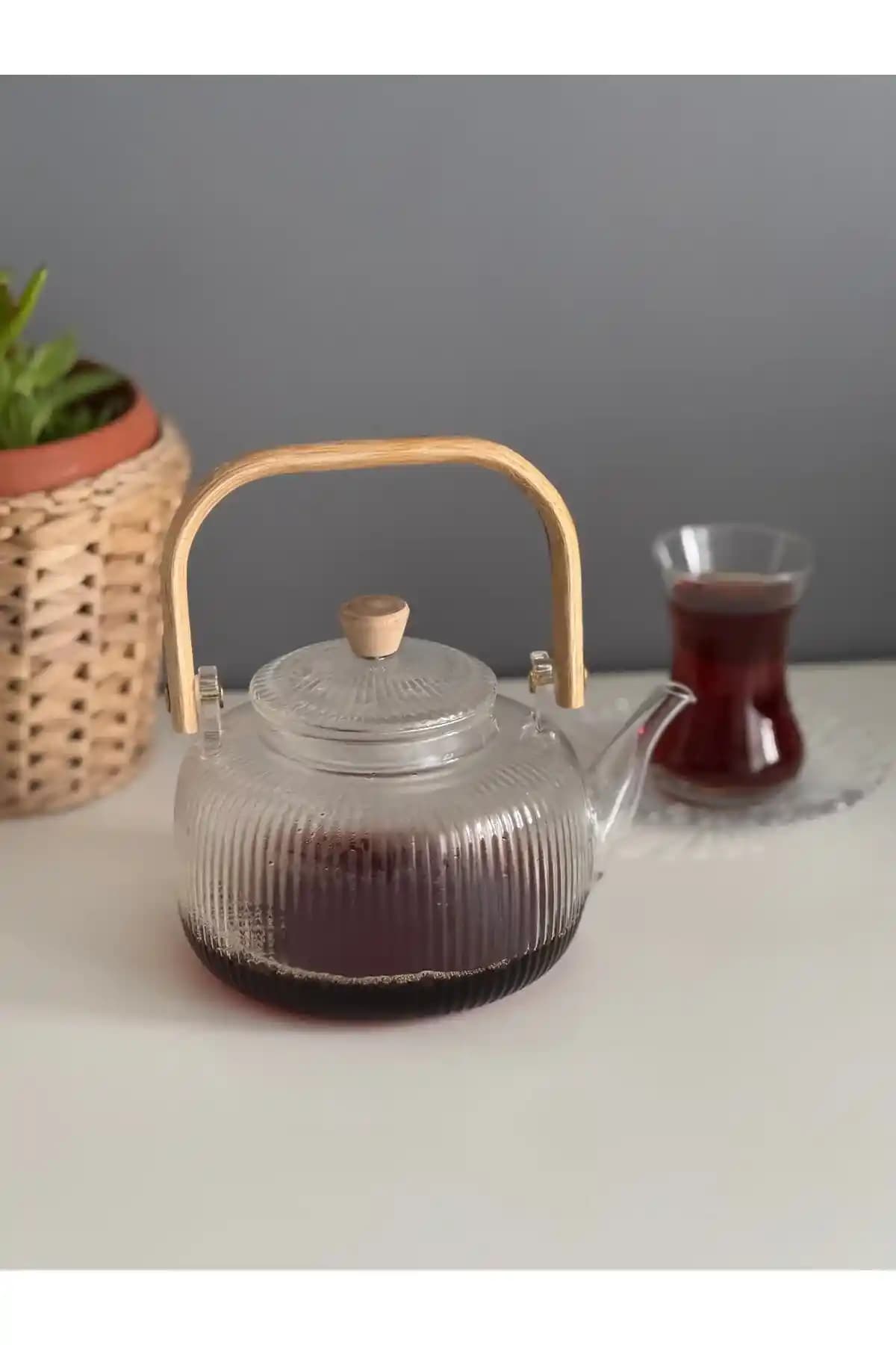 Modern Mutfak Demliği ve Süzgeçli Camın İşlevselliği: Estetik ve Pratiklik Bir Arada