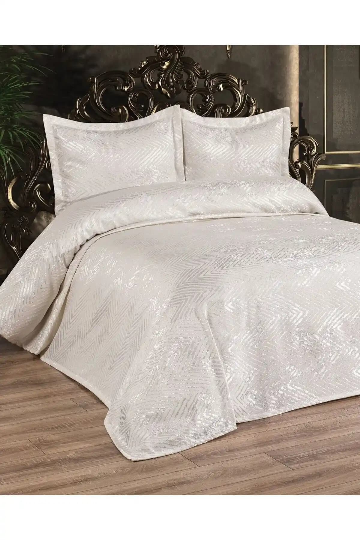 Modern Tasarım Çift Kişilik Yatak Örtüsü Seçenekleri ve Dekorasyon İpuçları