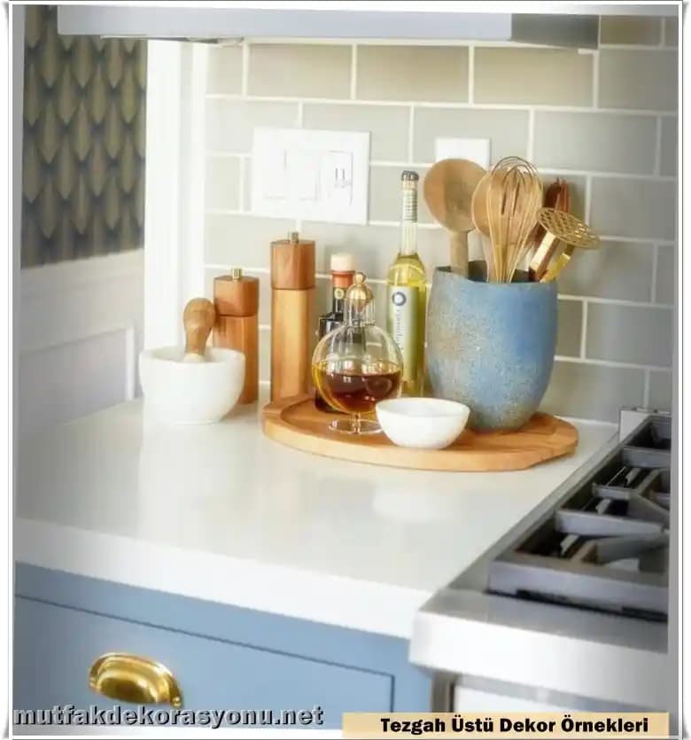 Mutfak Tezgah Üstü Dekorlar: Estetik ve Fonksiyonellik İçin Güncel Trendler ve Seçenekler