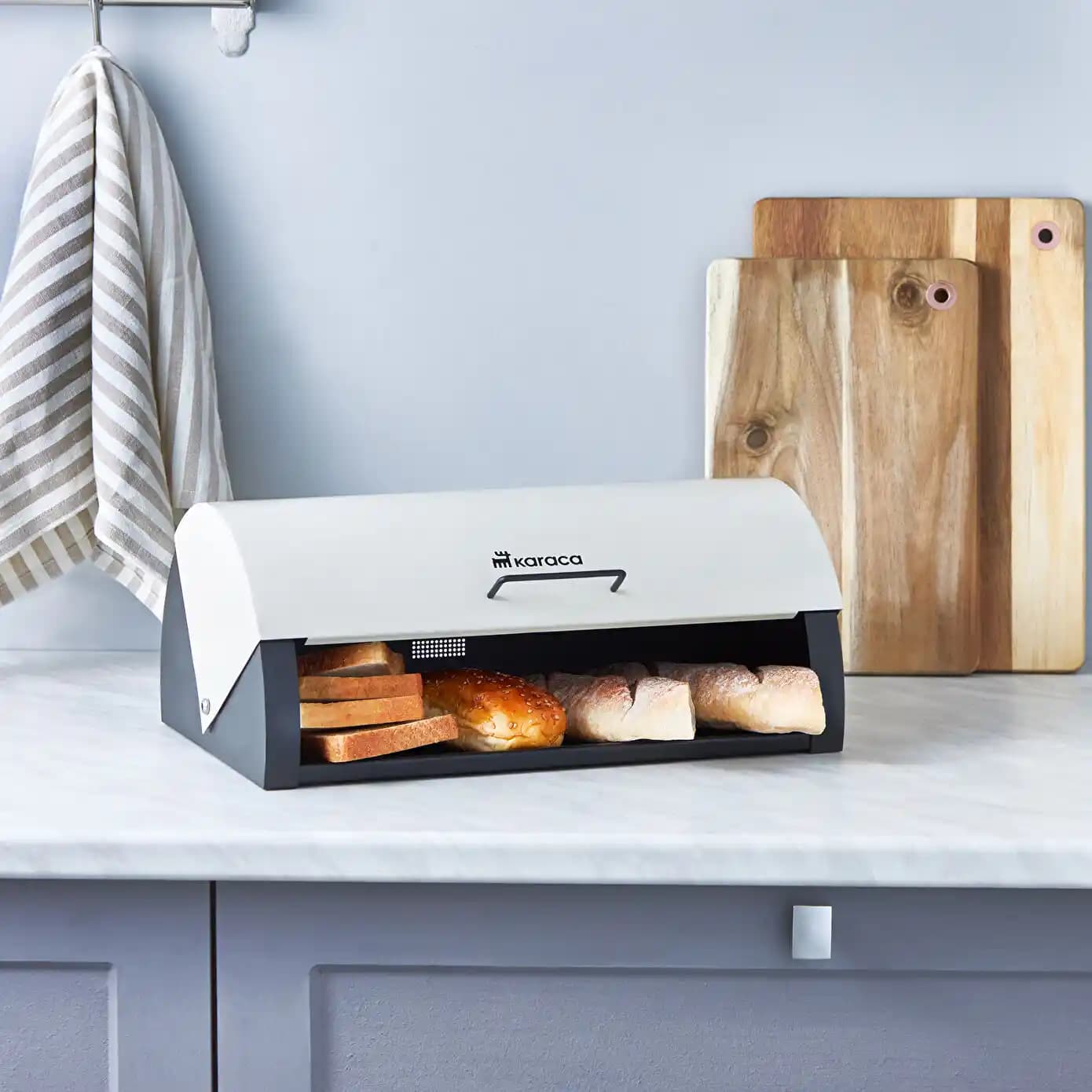 Mutfakta Dağınıklık Önleyen Ekmek Kutusu Seçimi ve Kullanım İpuçları