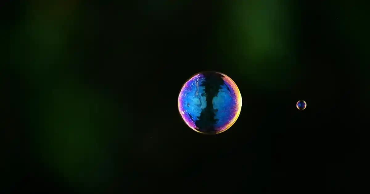 Oda Dekorasyonunda Sıcaklık ve Estetiği Artıran Battaniye Seçenekleri