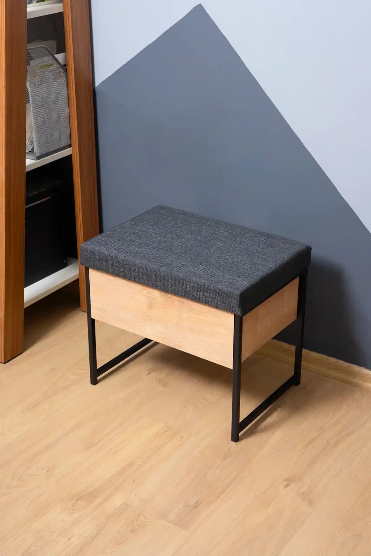 Oturaklı Puflar: Fonksiyonellik ve Estetiği Bir Arada Sunan Mobilya Seçenekleri