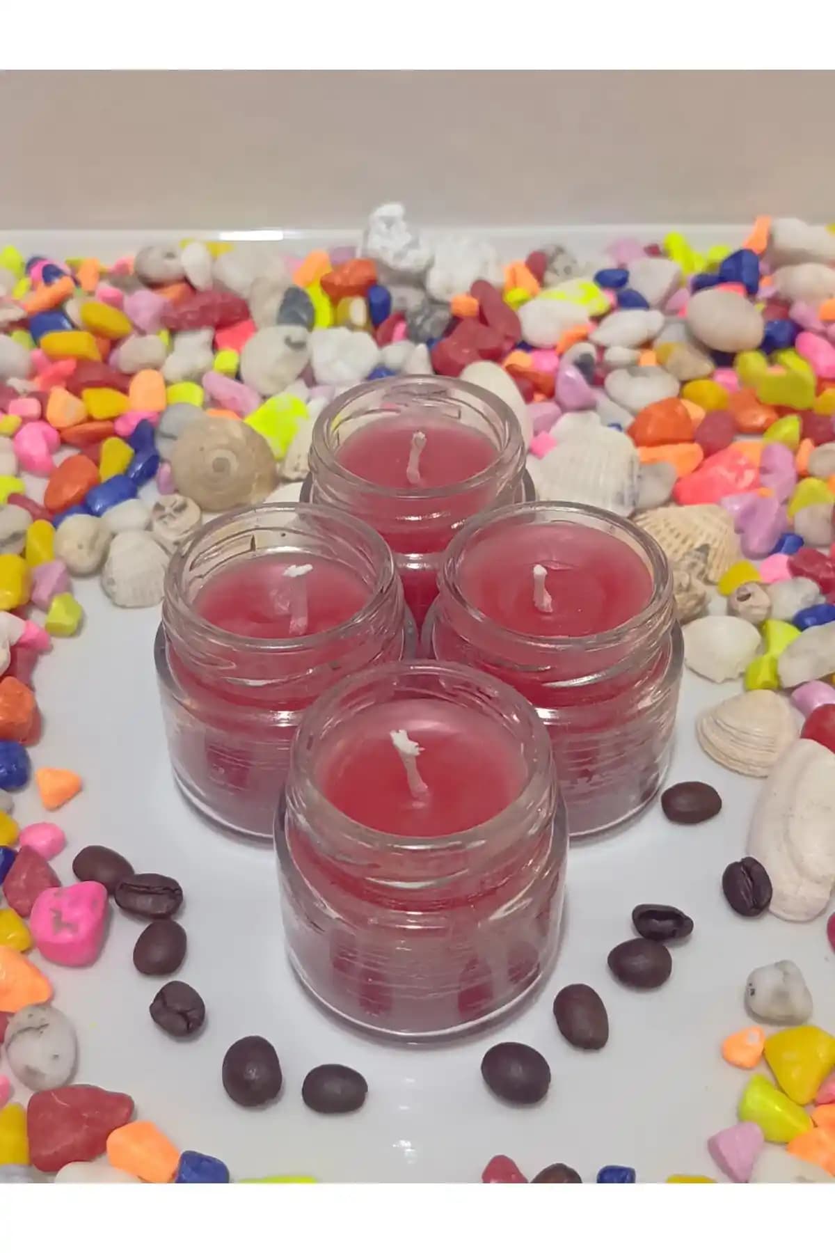 Renkli Mumların Dekorasyondaki Yeri ve Atmosfer Yaratmadaki Önemi