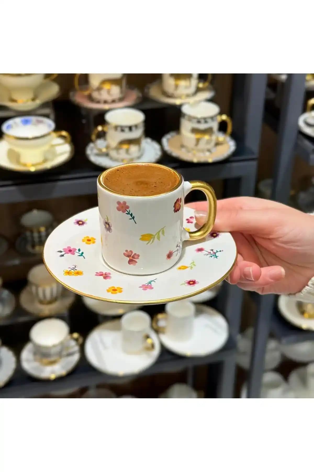 Royal kahve fincanları: dekoratif kullanım ve tasarım önerileri