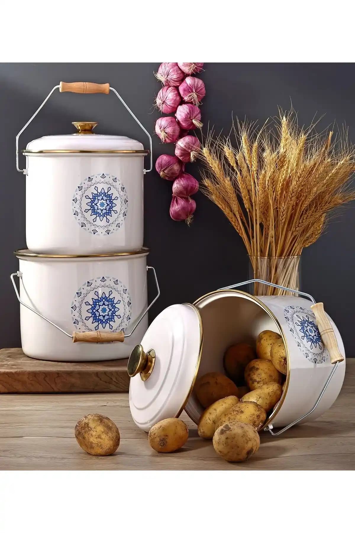 Rustik Ev Dekorasyonunda Emaye Bakracların Estetik ve Fonksiyonel Kullanımı