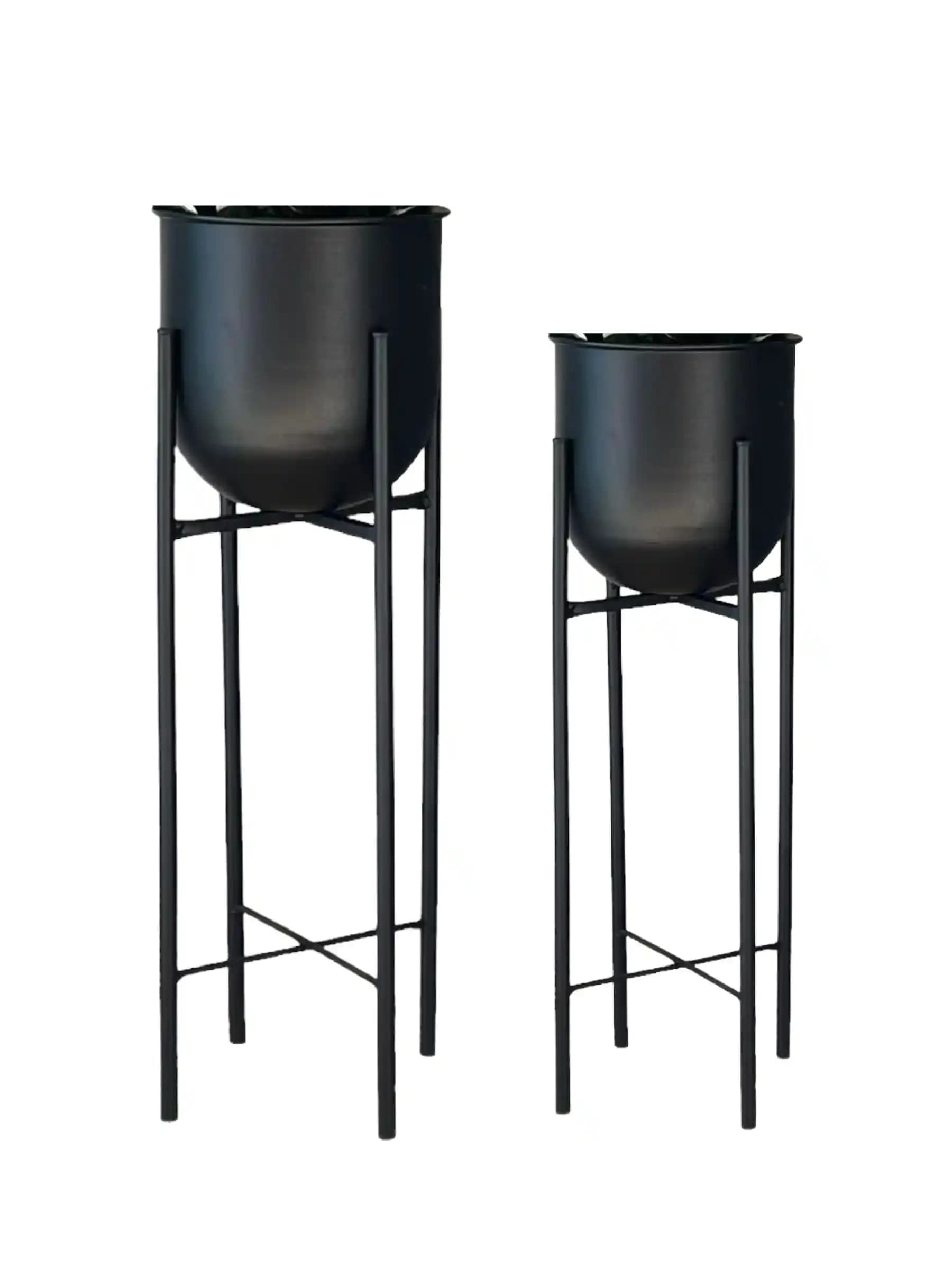 Siyah Metal Saksılar Modern Dekorasyon İçin Şık ve Dayanıklı Seçenekler