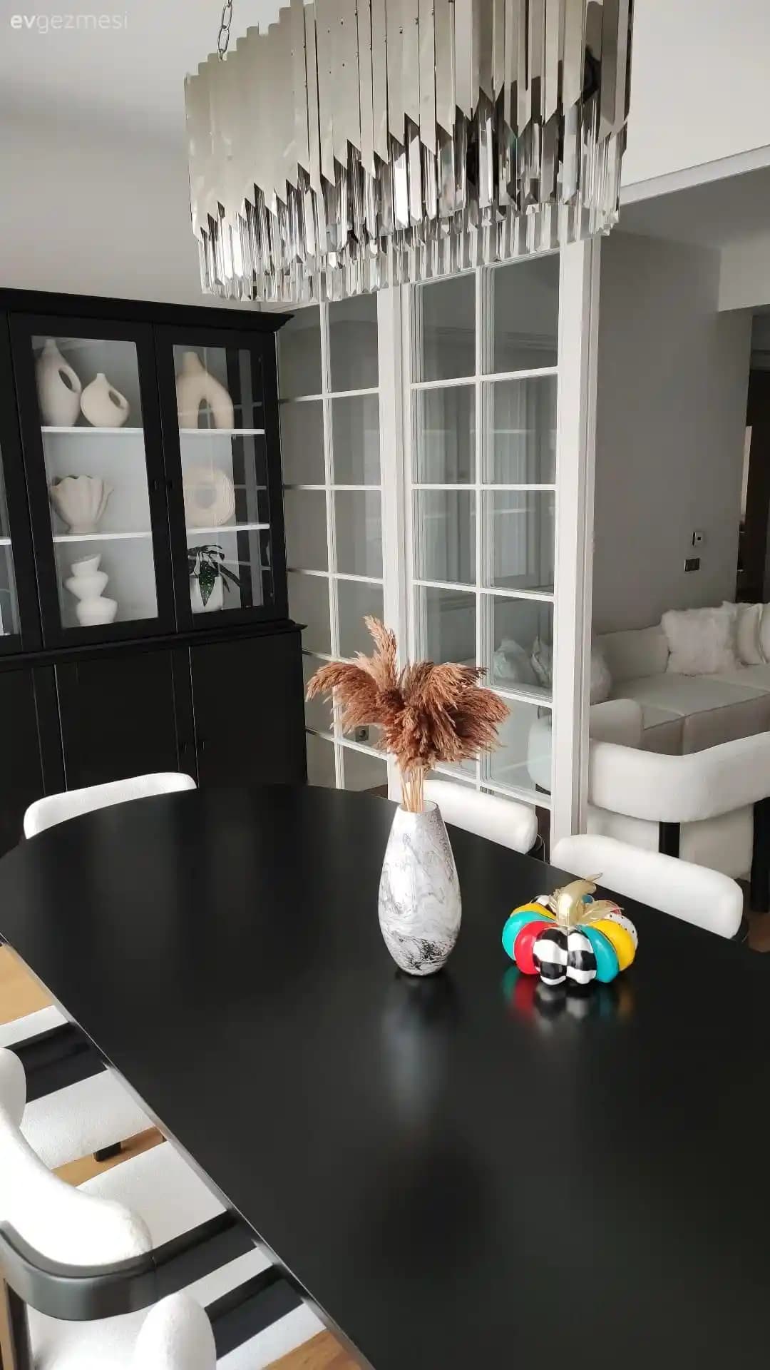 Siyah Vitrin Dekorasyonunda En İyi Uygulamalar ve İpuçları