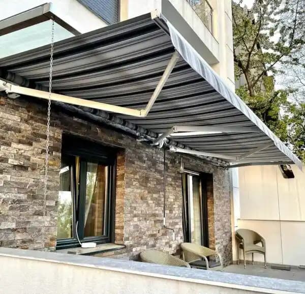 Teras Gölgelikleri: Malzeme Seçenekleri, Tasarım ve Bakım İpuçlarıyla Modern Dış Mekan Çözümleri