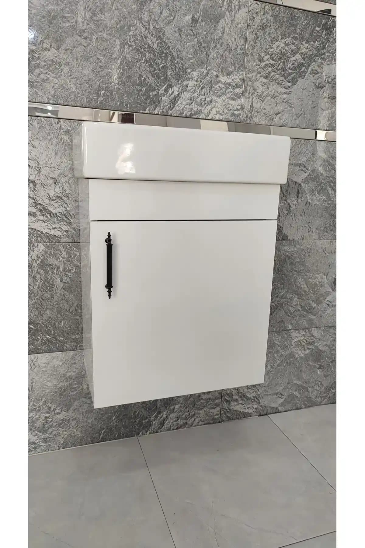 Ufak Banyo Dolapları: Fonksiyonellik ve Estetiğin Modern Çözümleri